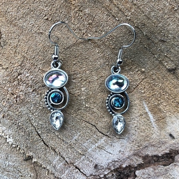BOHEMIAN Dangle Earrings - Picture 3 of 4